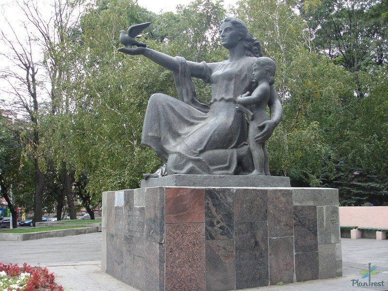 Памятник матери в Ростове-на-Дону