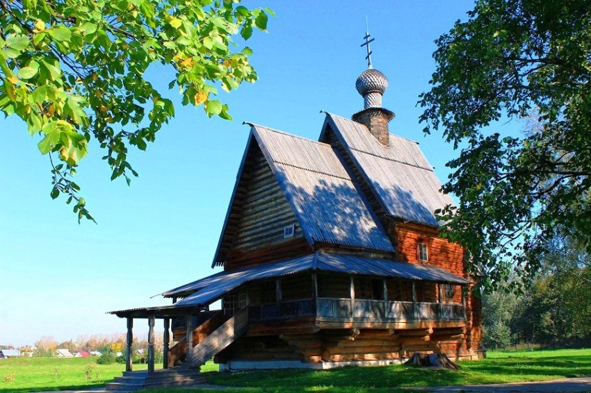 Никольская деревянная церковь в Музее деревянного зодчества в Суздале