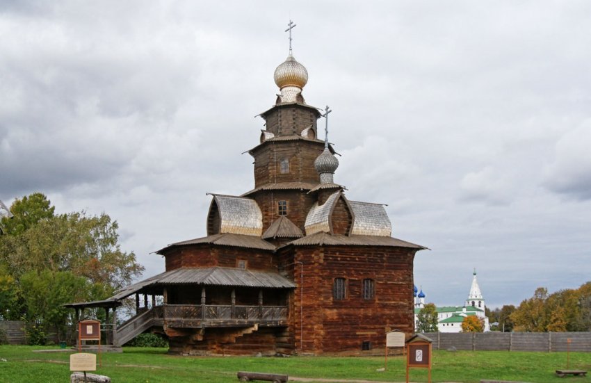 Преображенская церковь в Музее деревянного зодчества в Суздале