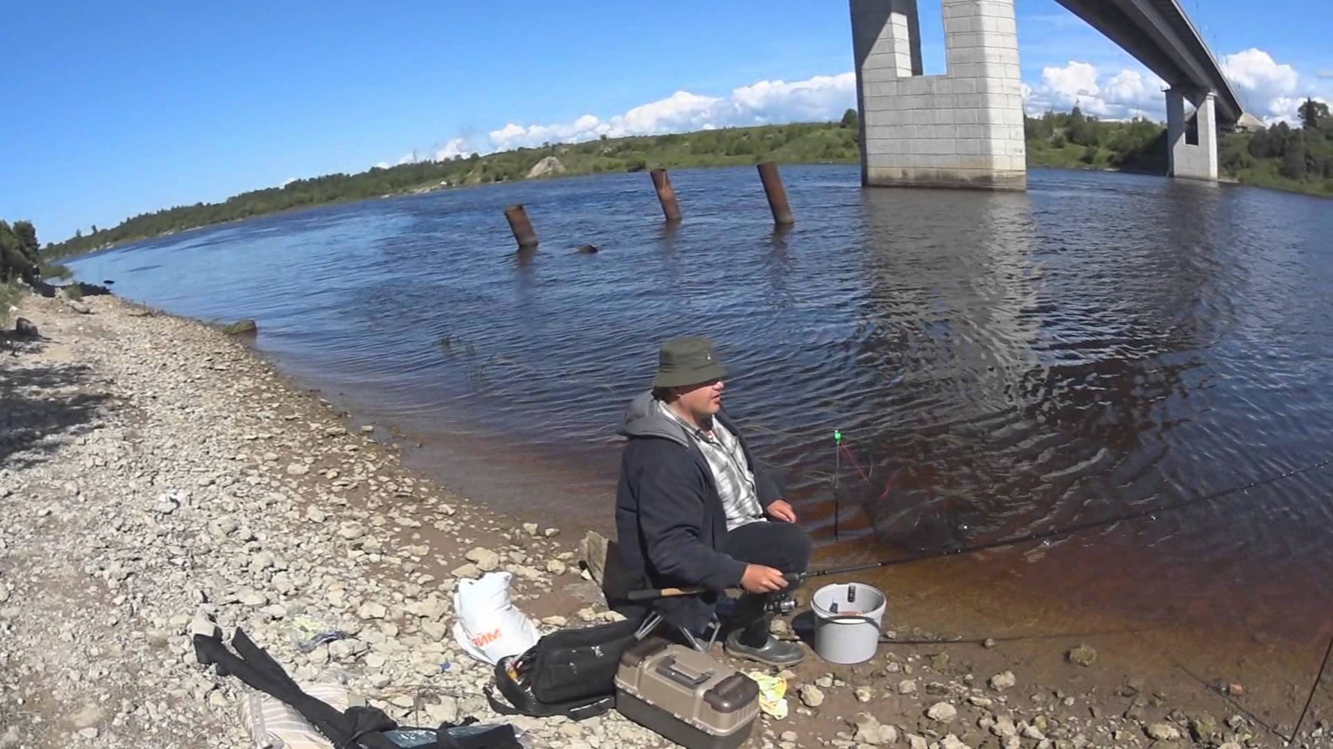 Рыбачим с моста