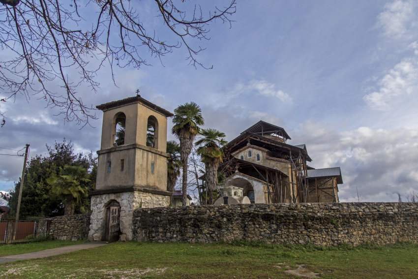 Абхазия. Храм в Лыхны